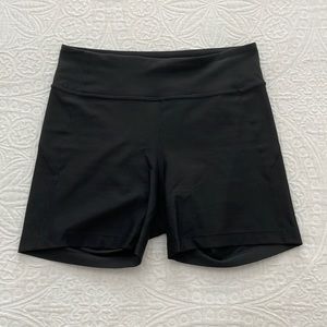 OUTDOOR VOICES WARMUP 5” SHORT